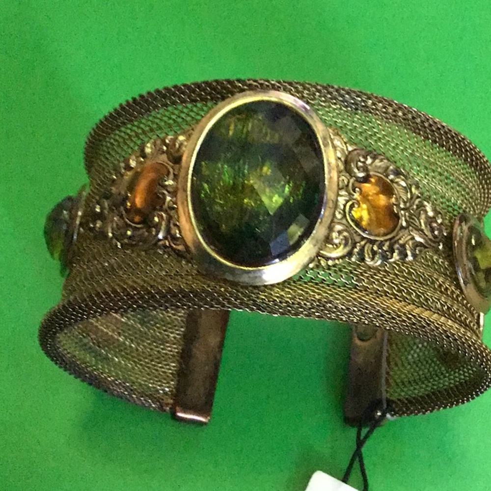 🟩🟨NWT Chico’s cuff bracelet🟨🟩
